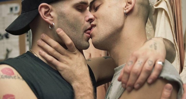 Burger King faz campanha perguntando a crianças sobre relações homossexuais e causa polêmica