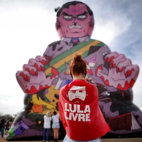 Manifestações pró Lula que sempre ocorrem em atos organizados por grupos de esquerda